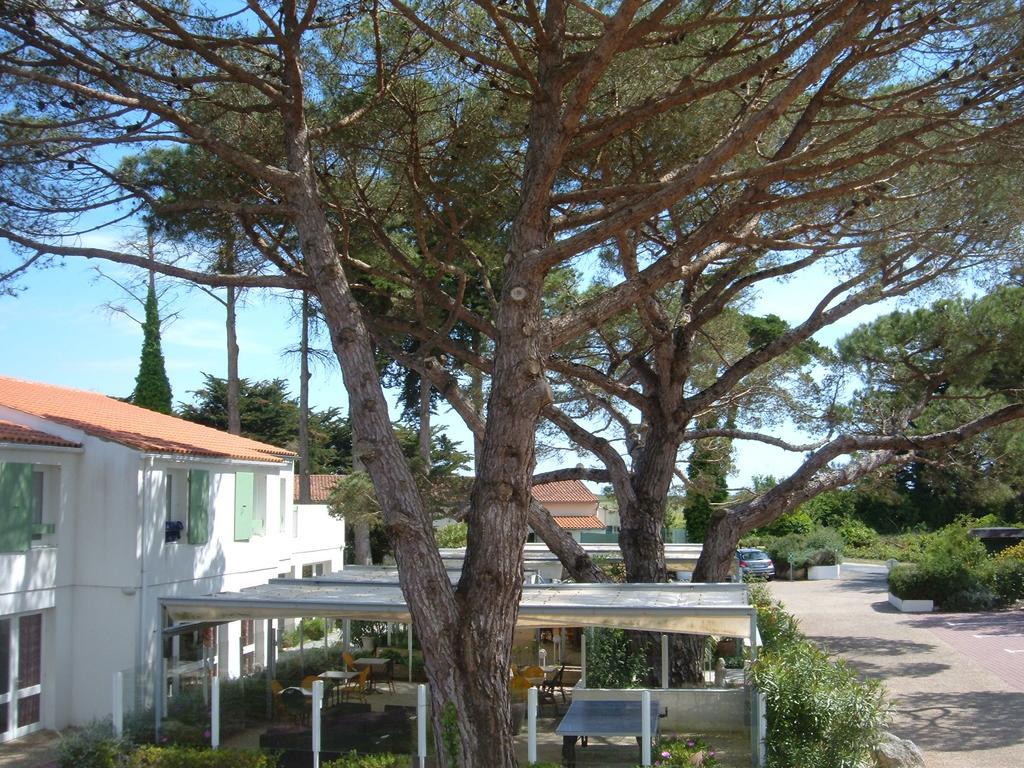 Le Parasol Ars-en-Re Bagian luar foto